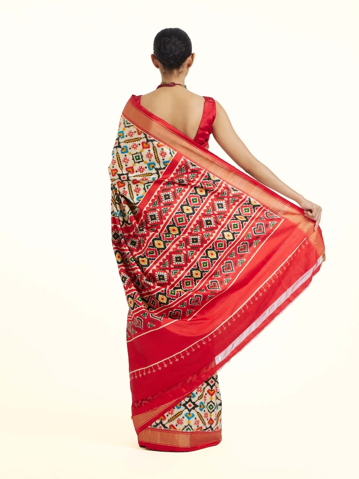 Back view of Off-White Pochampally Double Ikat Saree emphasizing the overall design and fine details
