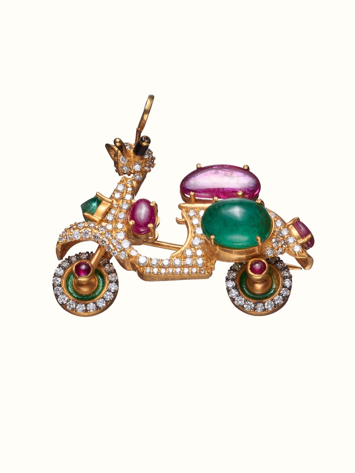 front view of 14 karat gold brooch pin with elegant design