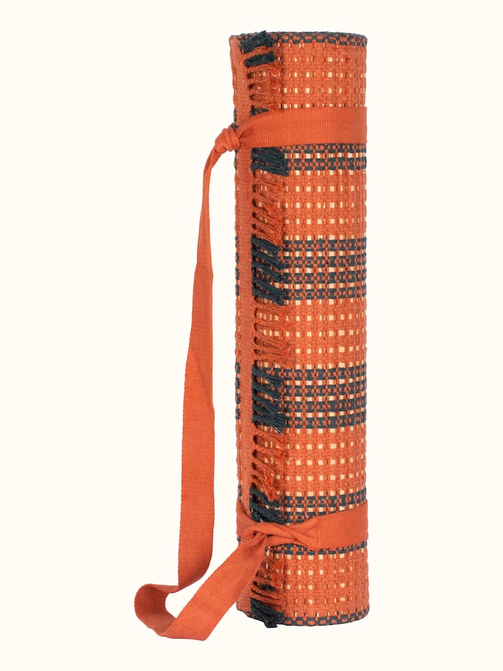 Detailed view of Swadesh Brown Natural Grass Cotton Yoga Mat emphasizing its eco-friendly design and fine craftsmanship.