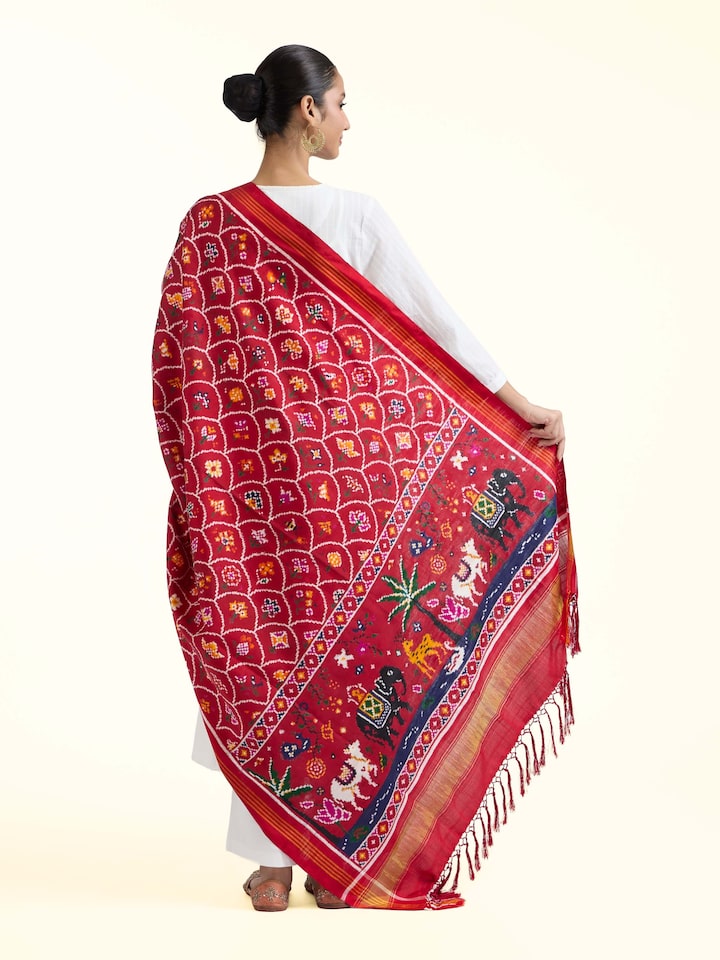 Back view of Patan Patola Handloom Silk Dupatta emphasizing the overall design and fine details