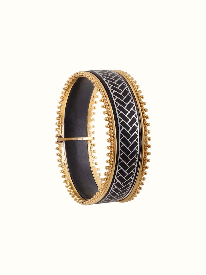 Front view of Bidri silver bangle