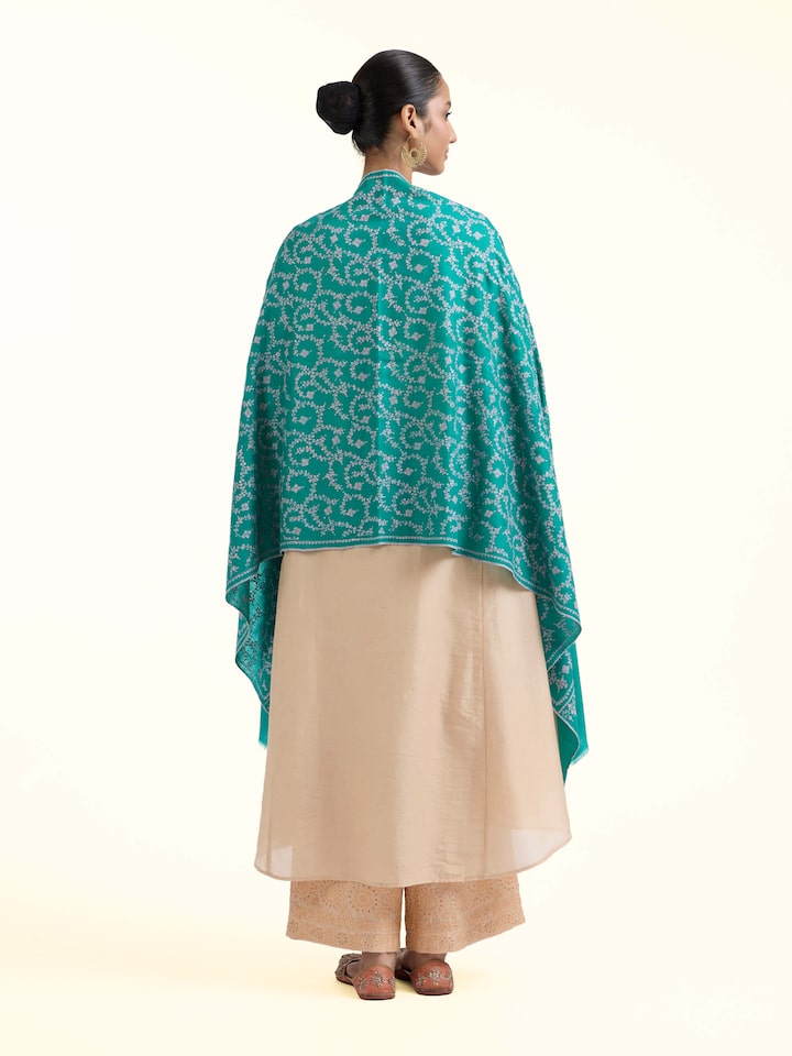 Back view of Wahida Pashmina Sozni Embroidered Stole showing the plain woven reverse side