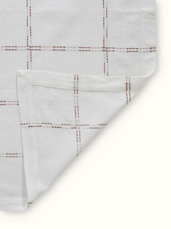 Back view displaying the underside texture and finishing of the handloom table cover
