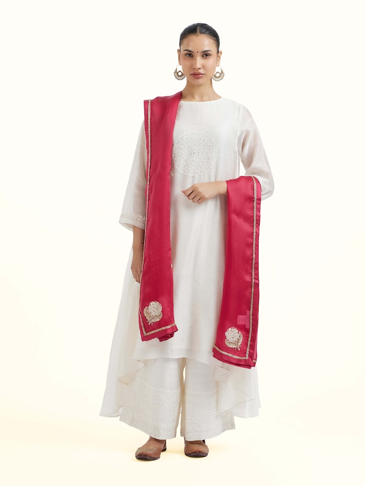 Front view of Berry Banarasi Handloom Dupatta showcasing its traditional craftsmanship and design