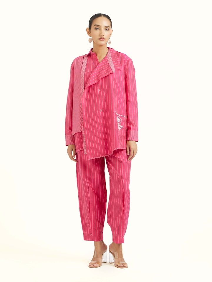 Front view of Pink Bengal Handloom 3 Pc Set showcasing its traditional craftsmanship and design