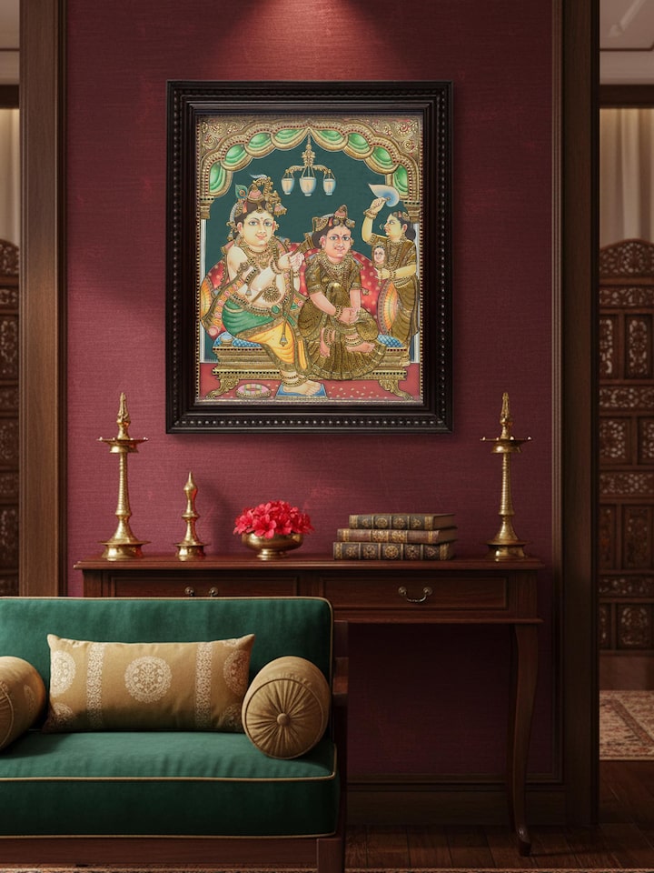Left-side view of the Jadai Pinnal Krishna Thanjavur Painting