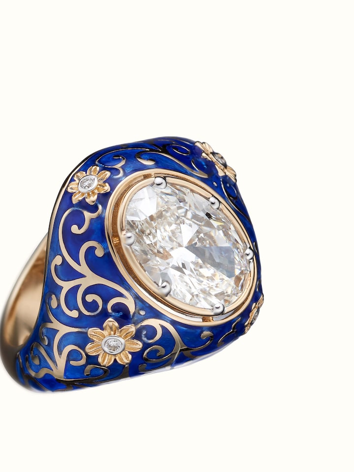 angled view of open setting 14 karat gold ring
