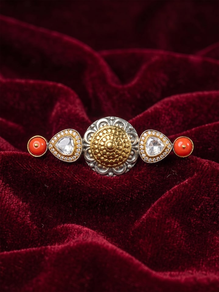 Alternate lifestyle view of the Dank Polki Silver Ring