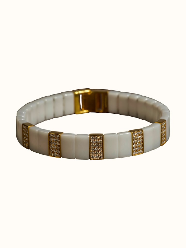 Detailed side view of the Open Setting Diamond 14 Karat White Gold Bracelet