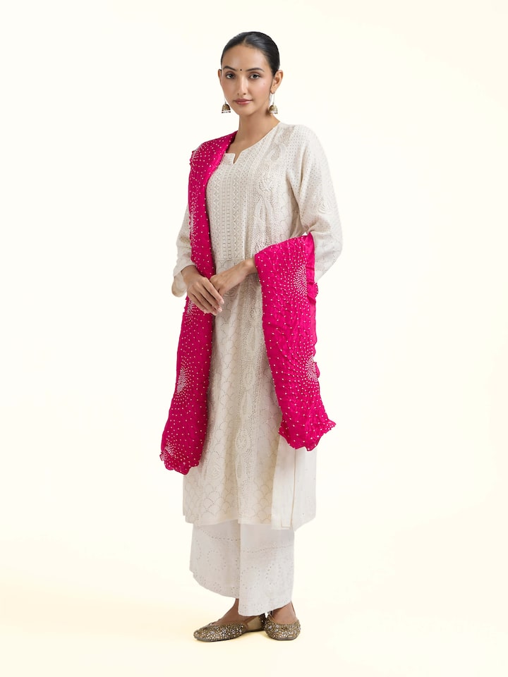 side view of pink bandhani tie and dye dupatta drape