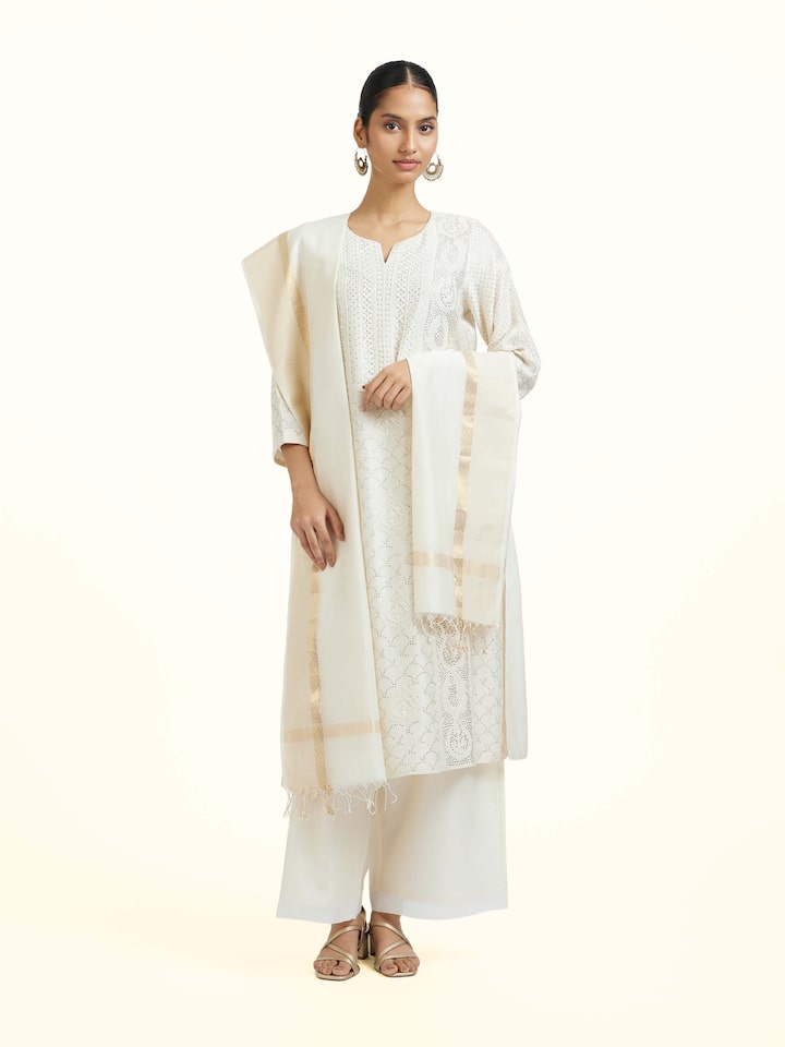 Front view of the Off-white Cotton Silk Maheshwari Zari Border Dupatta
