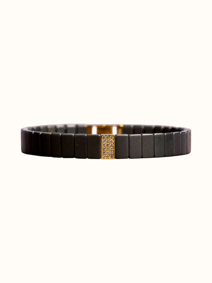 Detailed side view of the Open Setting Diamond 14 Karat White Gold Bracelet