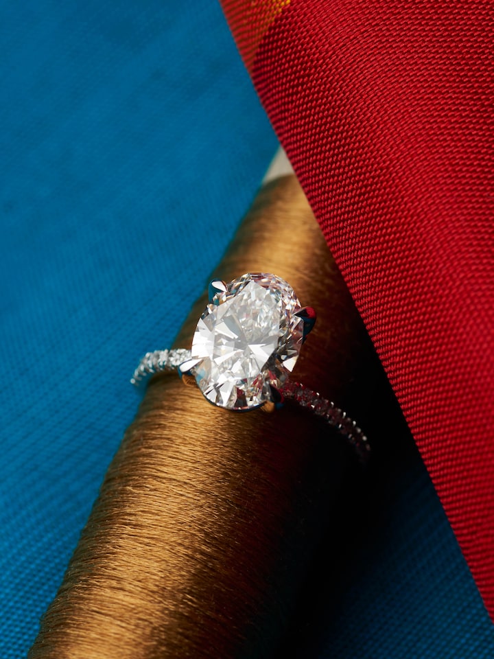 detail view of open setting 14 karat gold ring band