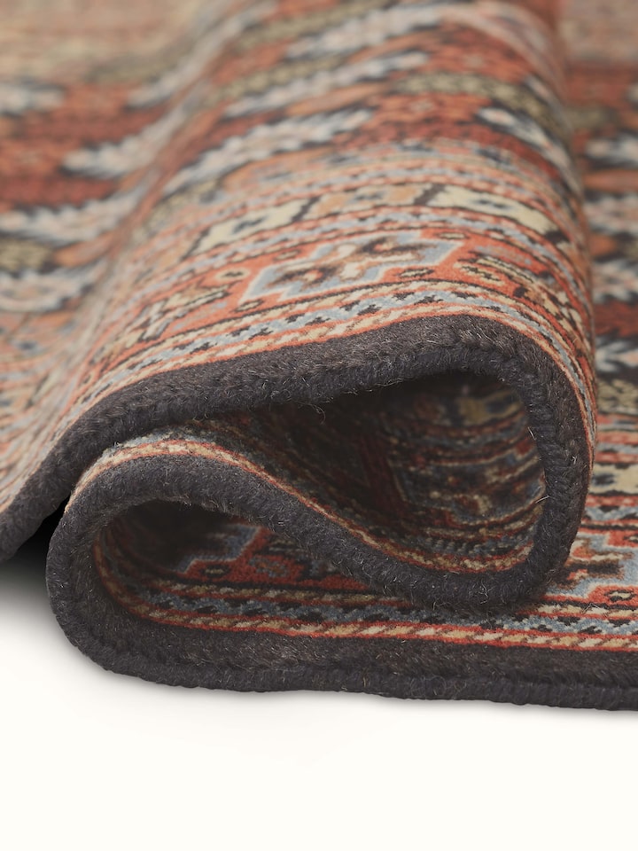 Persian Shiraz Gwalior Wool Hand-Knotted Rug (4x6 ft) with a focus on the overall pattern and color richness.