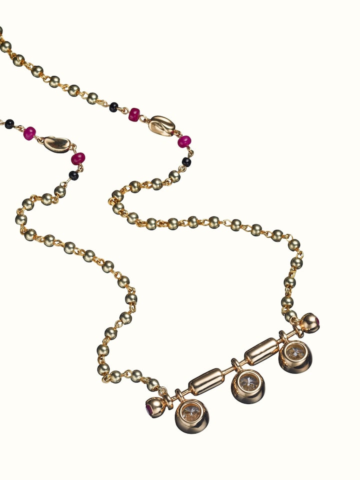 back view of open setting 14 karat gold mangalsutra clasp