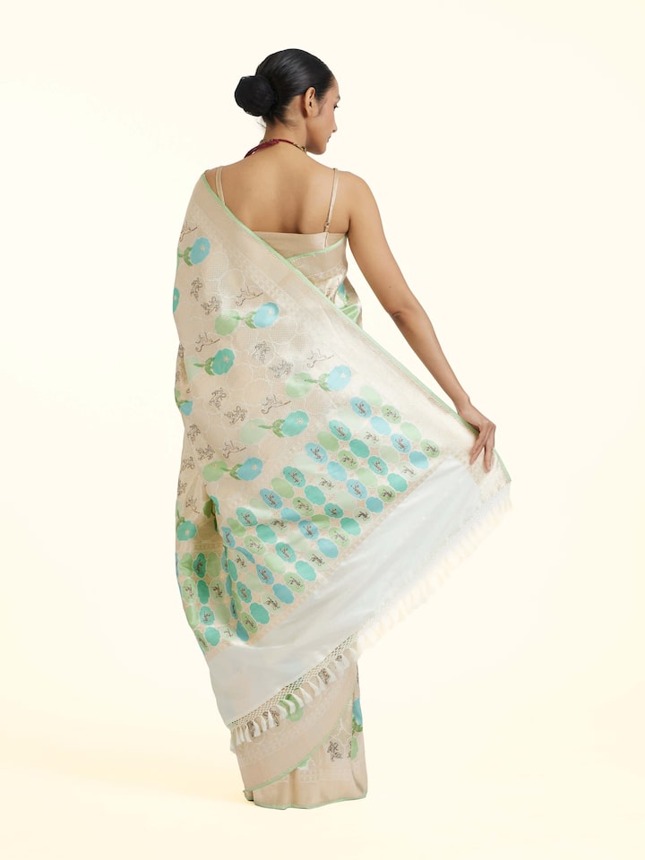Side view of the Off-white Cotton Silk Maheshwari Zari Border Dupatta