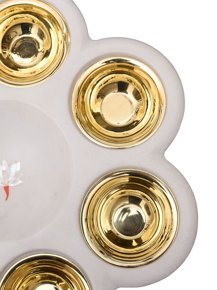 detail view of marble pacchikari dryfruit bowl pattern