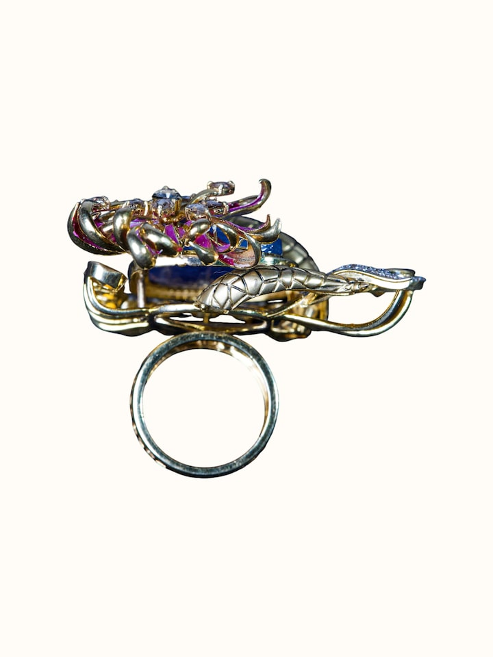 detail view of open-setting 14 karat ring setting