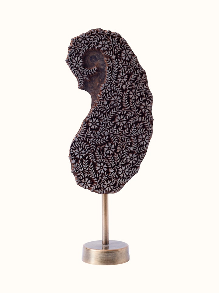 front view of sheesham wood carved paisley wooden block with detailed pattern