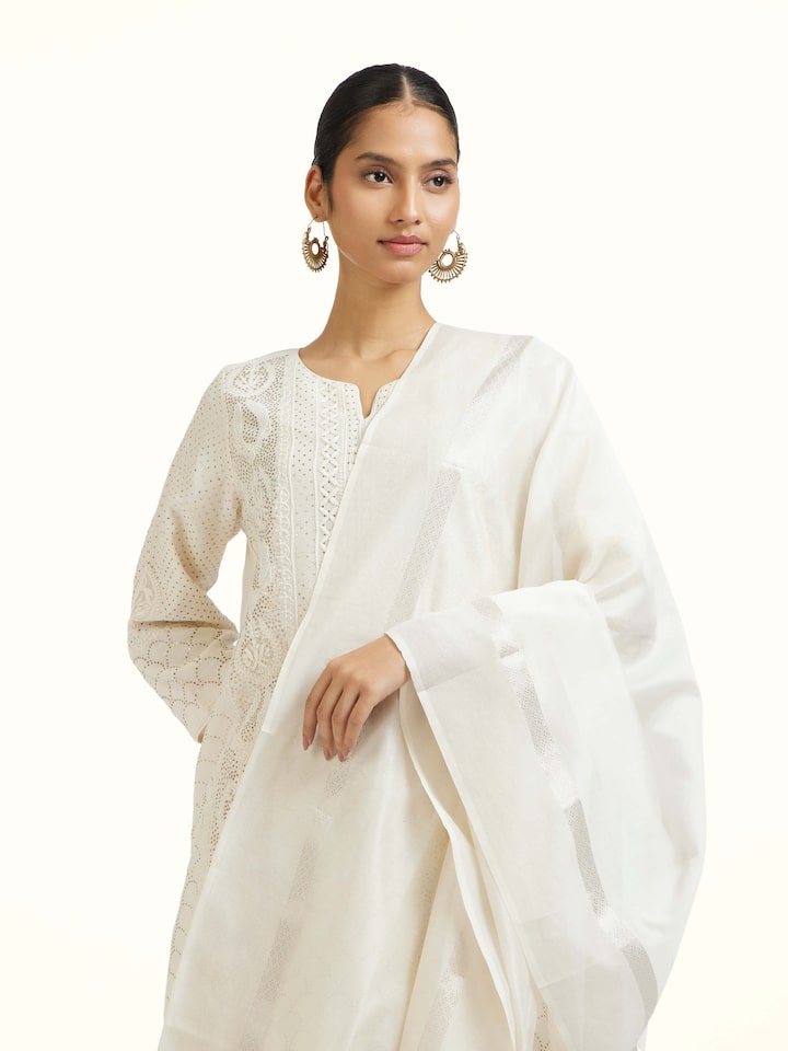 Angled view of the Off-white Cotton Silk Handloom Zari Dupatta