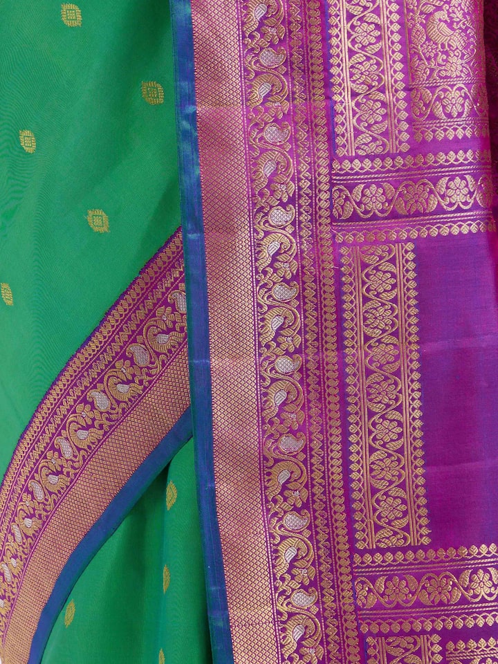 Detail view of Green Silk Gadwal Saree highlighting the intricate weave pattern