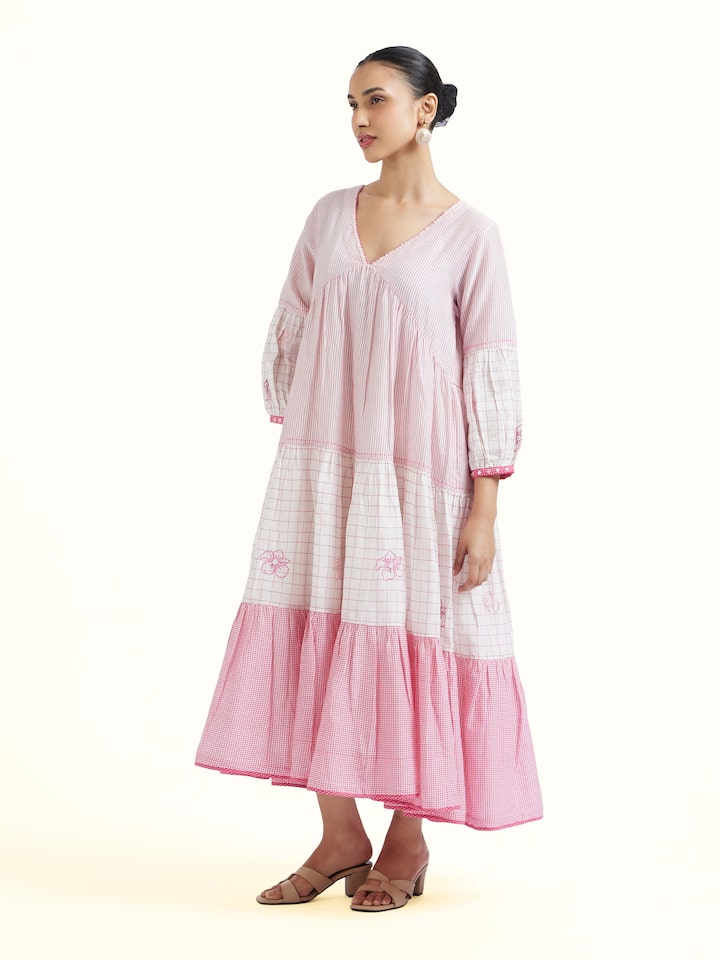 Side view of Off white Bengal Handloom Dress highlighting the detailed craftsmanship and elegant silhouette