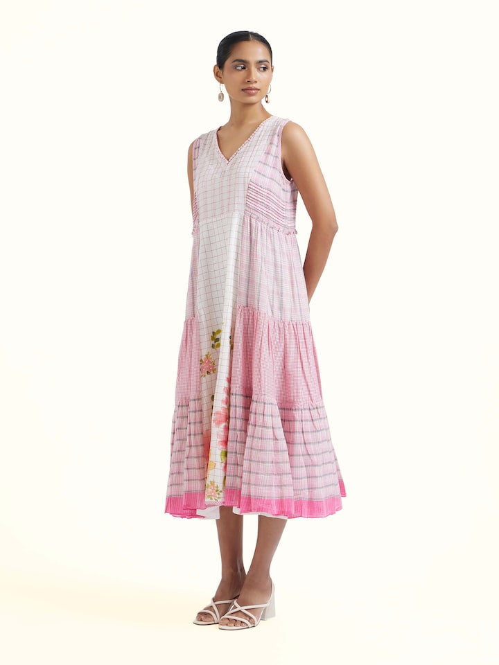 Side view of Off white Bengal Handloom Dress highlighting the detailed craftsmanship and elegant silhouette