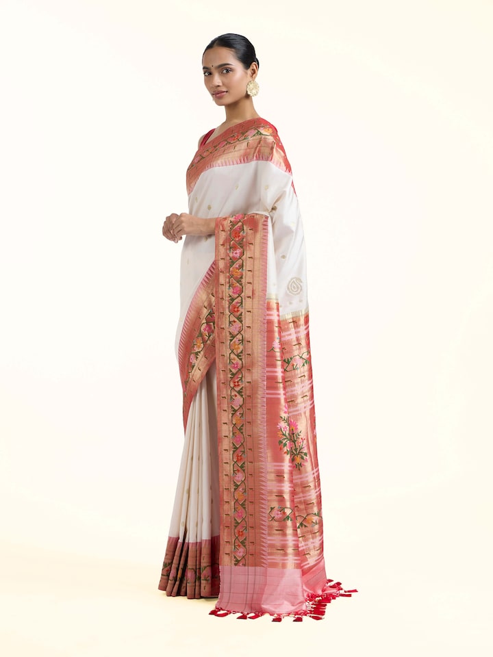 Side view of the Raahini Silk Paithani Saree