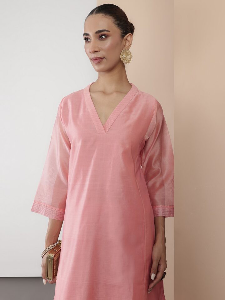 Movement shot of model in pink Chanderi kurta, emphasizing the lightweight and flowy fabric