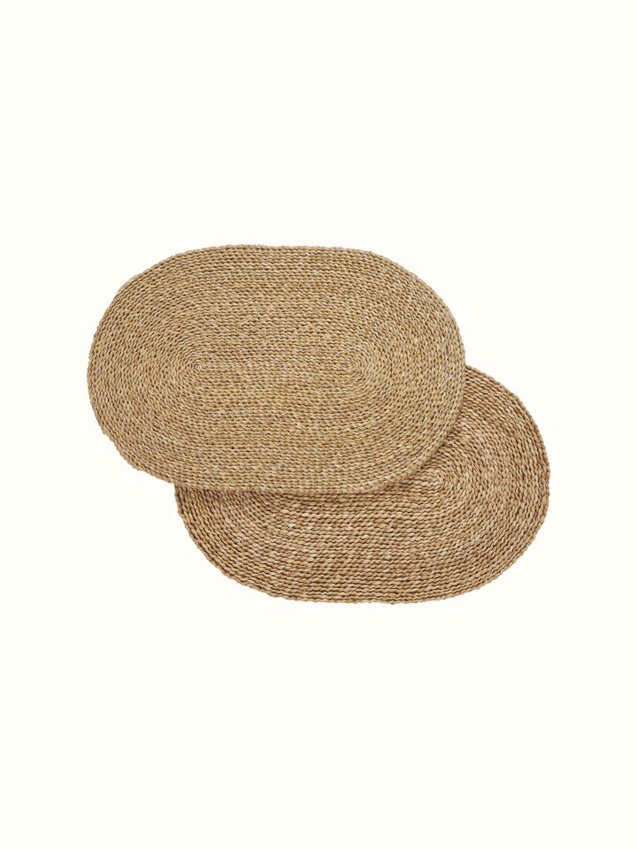 Front view of Vritti brown oval Hogla Pata table mats set of 2 in natural fibre.