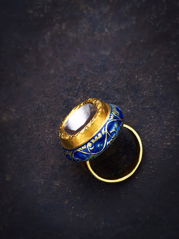 Detail view of Jadau 18 Karat Gold Ring highlighting the stone setting and metalwork detail