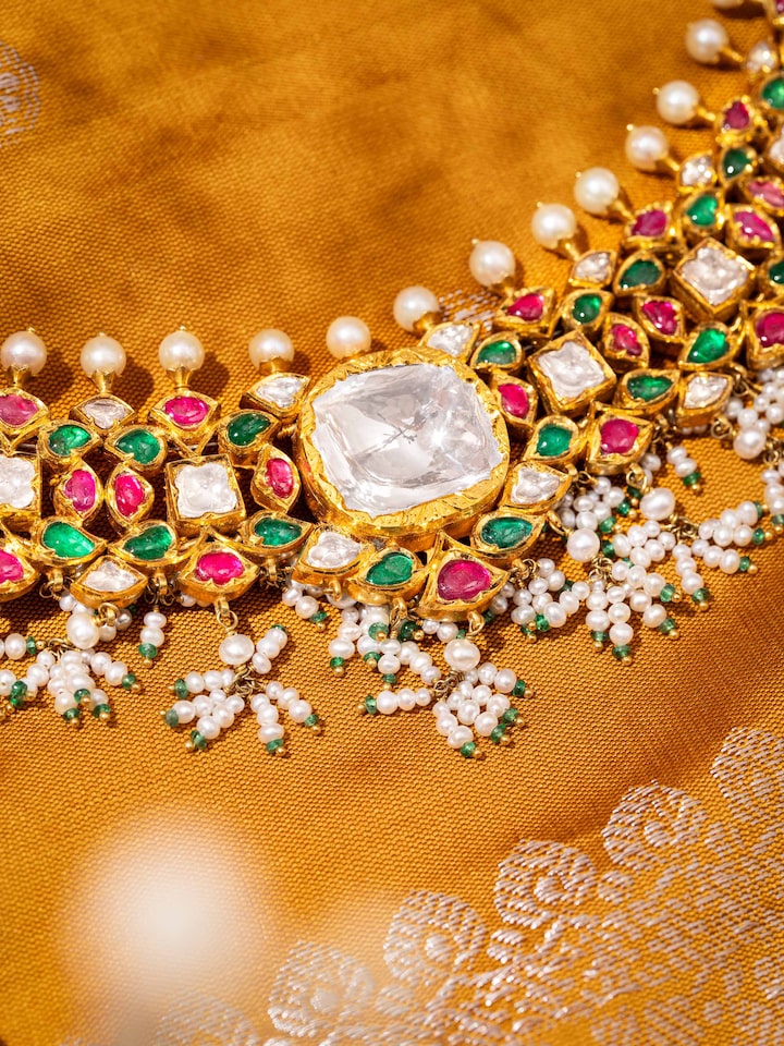 Back side detail of Jadau gold collar necklace