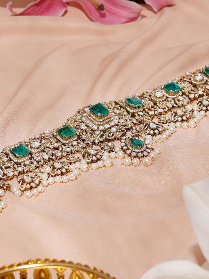 Side view of silver smithing waistbelt