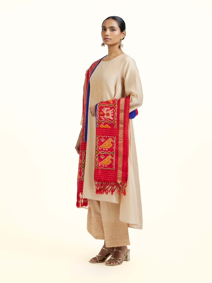 Side view of the Blue Silk Pochampally Weft Ikat Dupatta