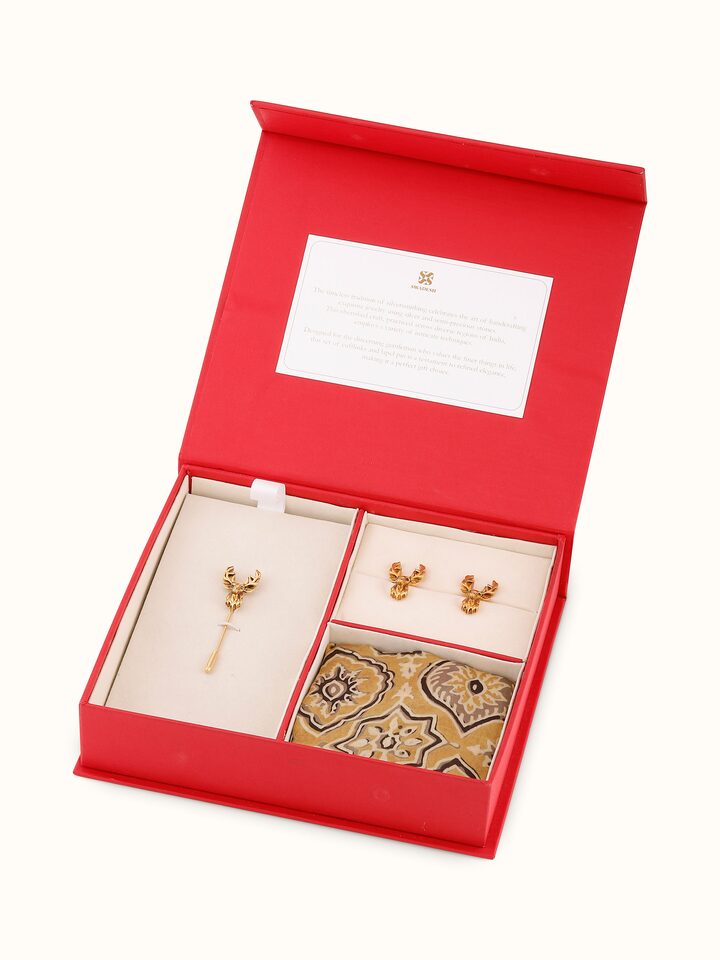 Overview of Silver Smithing Silver Mens Gift Box showing the complete piece laid out