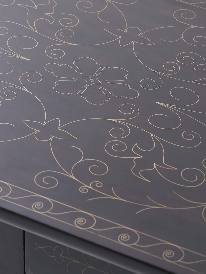 Top view of the Sheesham wood and brass tarkashi console table, showcasing the detailed brass inlay pattern.