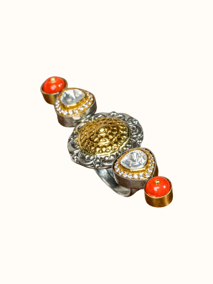 Detailed side view of the Dank Polki Silver Ring