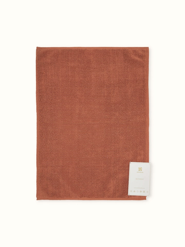 Back side view of Nityam rust cotton bath mat
