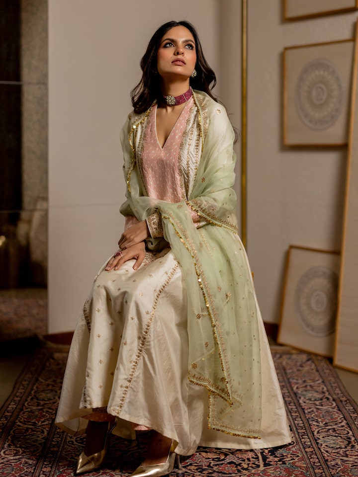 Side view of the Mint Green Silk Embroidered Organza Dupatta