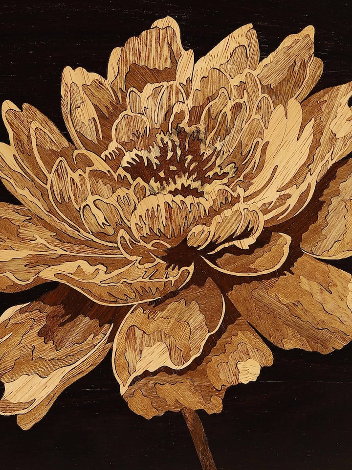 Detail view of the Flower Mysore Rosewood Inlay