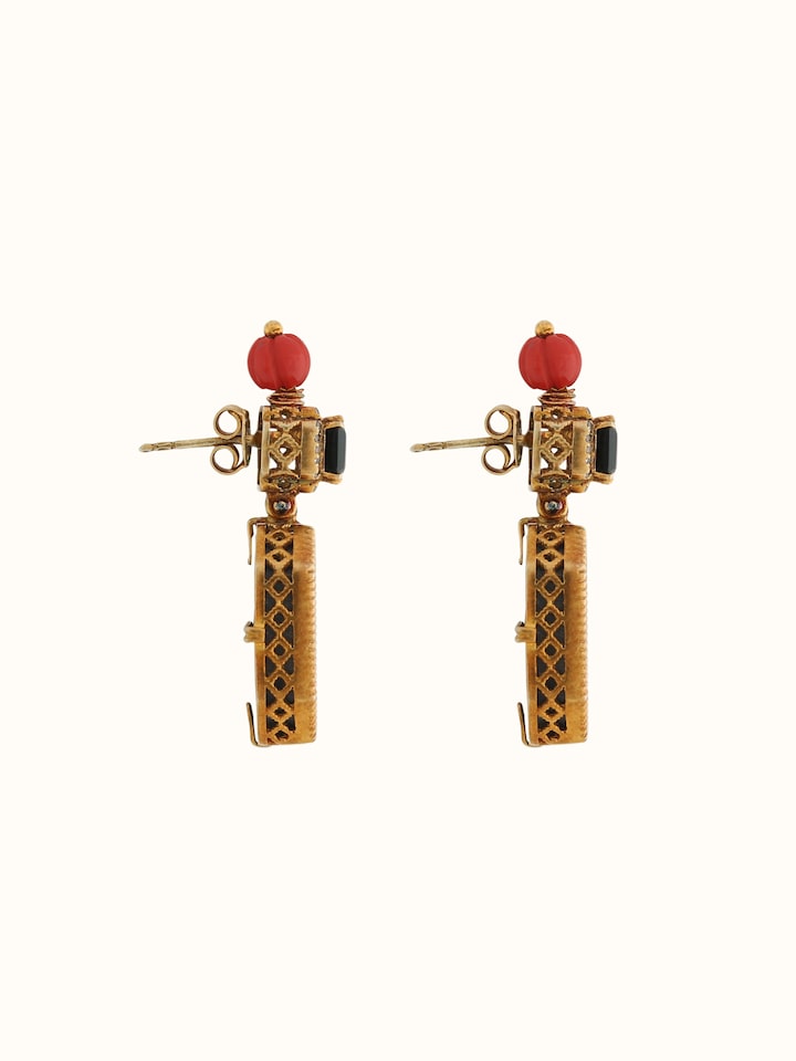 Detailed side view of the Parchinkari Silver Drop Earrings