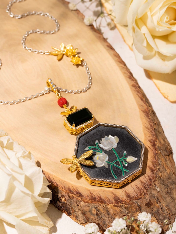 Side angle highlighting the pendant’s shape and fine craftsmanship