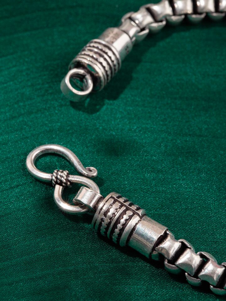 Detail shot of silver flexi bracelet capturing textured links and clasp design