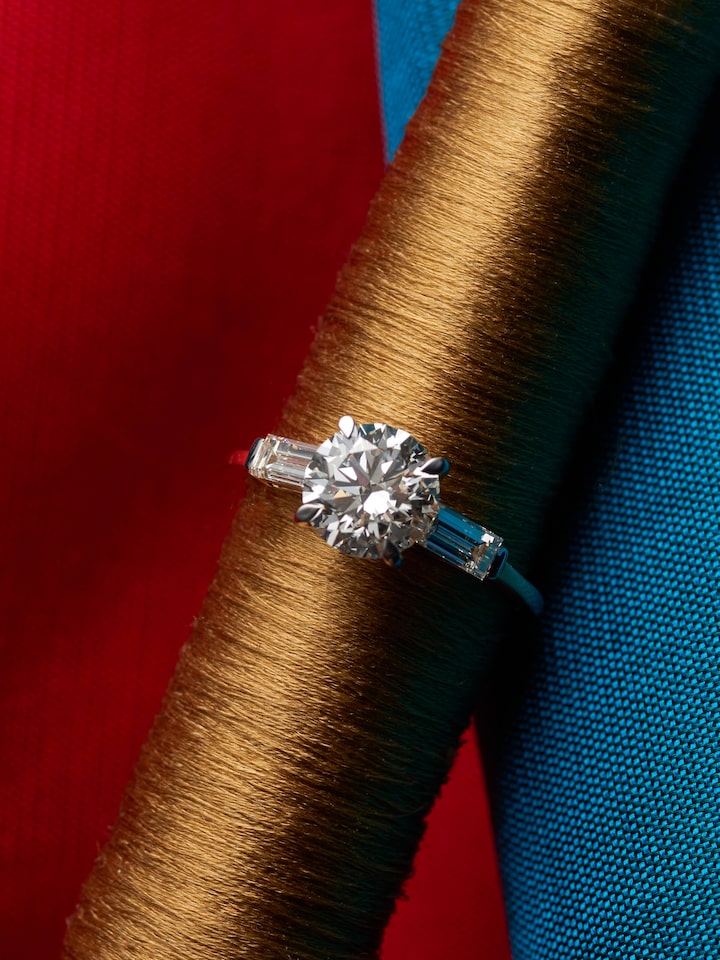 detail view of open setting 14 karat gold ring band