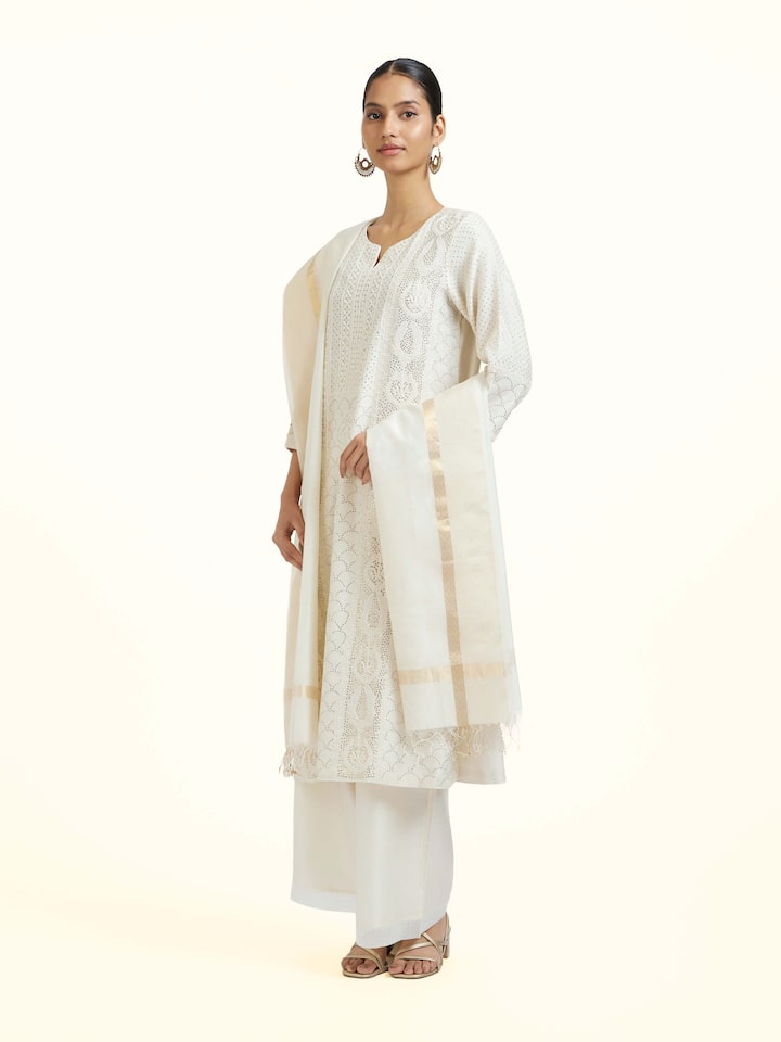 Side view of the Off-white Cotton Silk Maheshwari Zari Border Dupatta