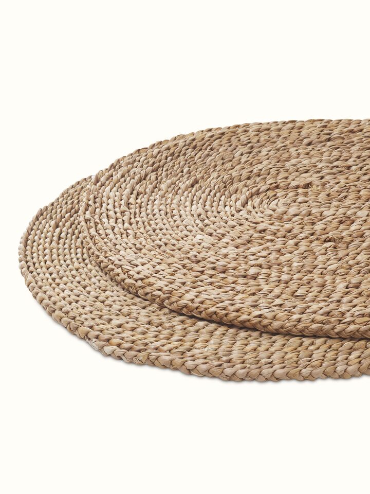Detailed view of Vritti brown solid oval natural fibre trivets highlighting their solid, durable design.