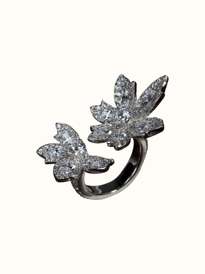 Detailed angle of the Silver Smithing Ring