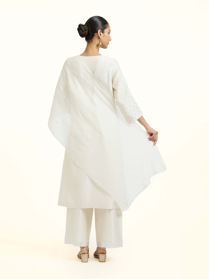 Back view of the Off-white Cotton Silk Chikankari Stole