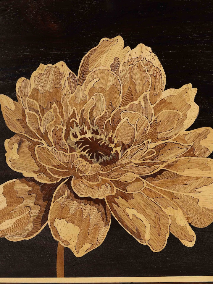 Detail view of the Flower Mysore Rosewood Inlay