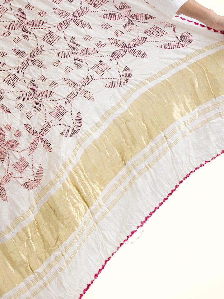 detail view of off-white bandhani tie & dye dupatta pattern